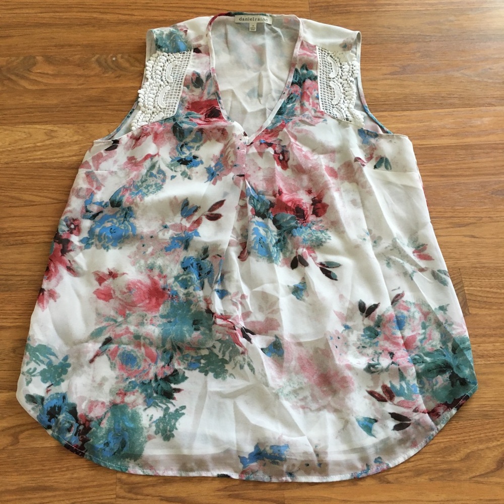 Danielrainn sleeveless top